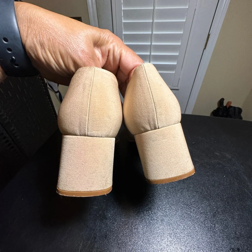 Bally Switzerland Pandar block heel pump round toe gold accent size 9